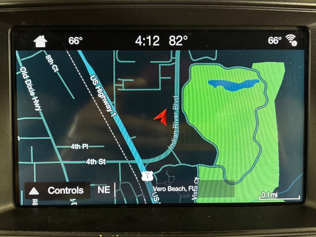 2019 White Platinum Clearcoat Metallic Ford Explorer XLT 4X4 SUV