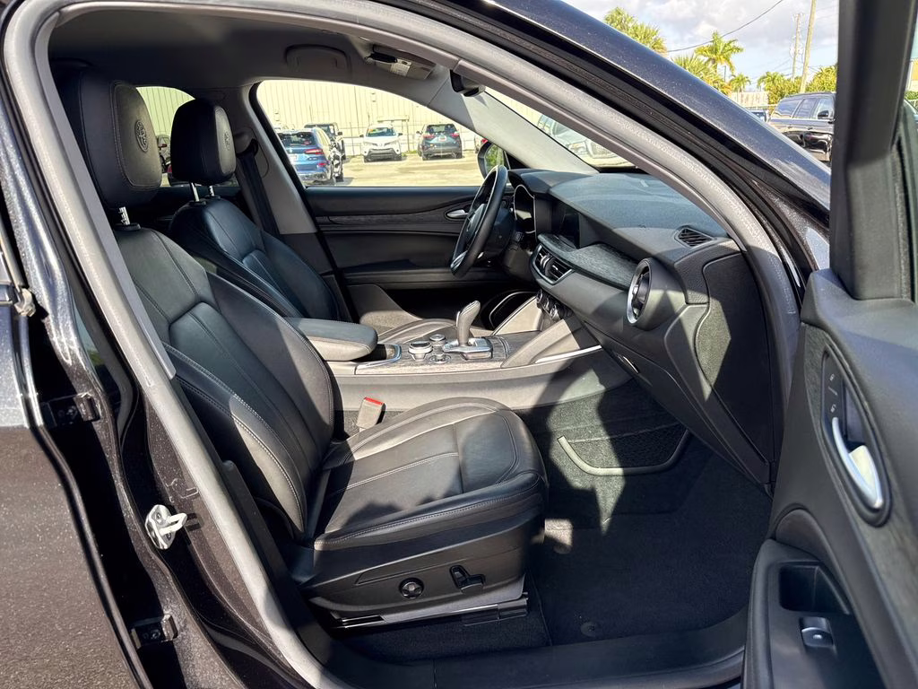2021 Vulcano Black Metallic Alfa Romeo Stelvio Sprint RWD SUV
