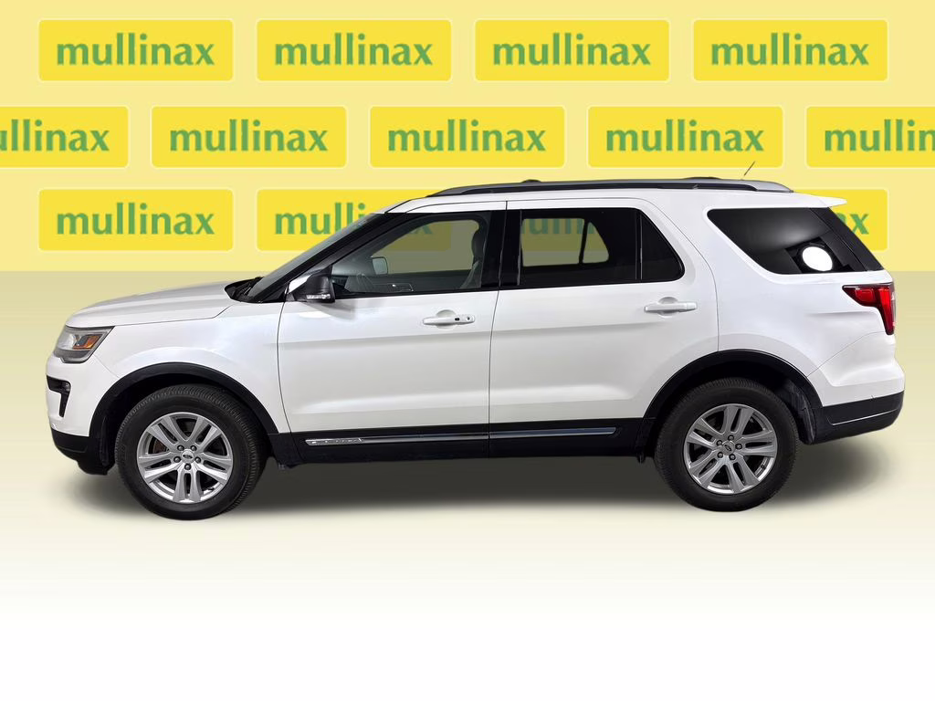 2019 White Platinum Clearcoat Metallic Ford Explorer XLT 4X4 SUV
