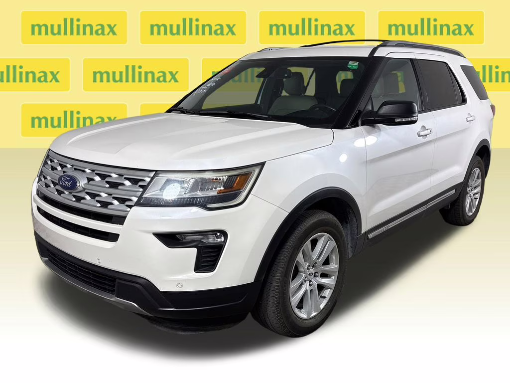 2019 White Platinum Clearcoat Metallic Ford Explorer XLT 4X4 SUV