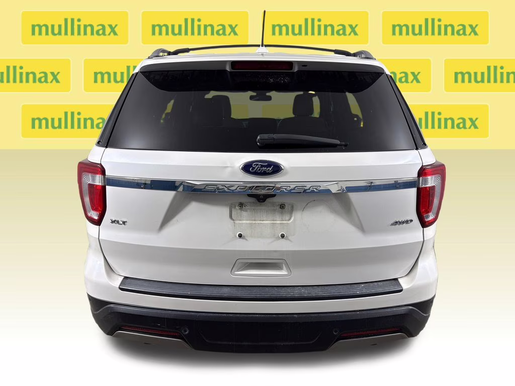 2019 White Platinum Clearcoat Metallic Ford Explorer XLT 4X4 SUV