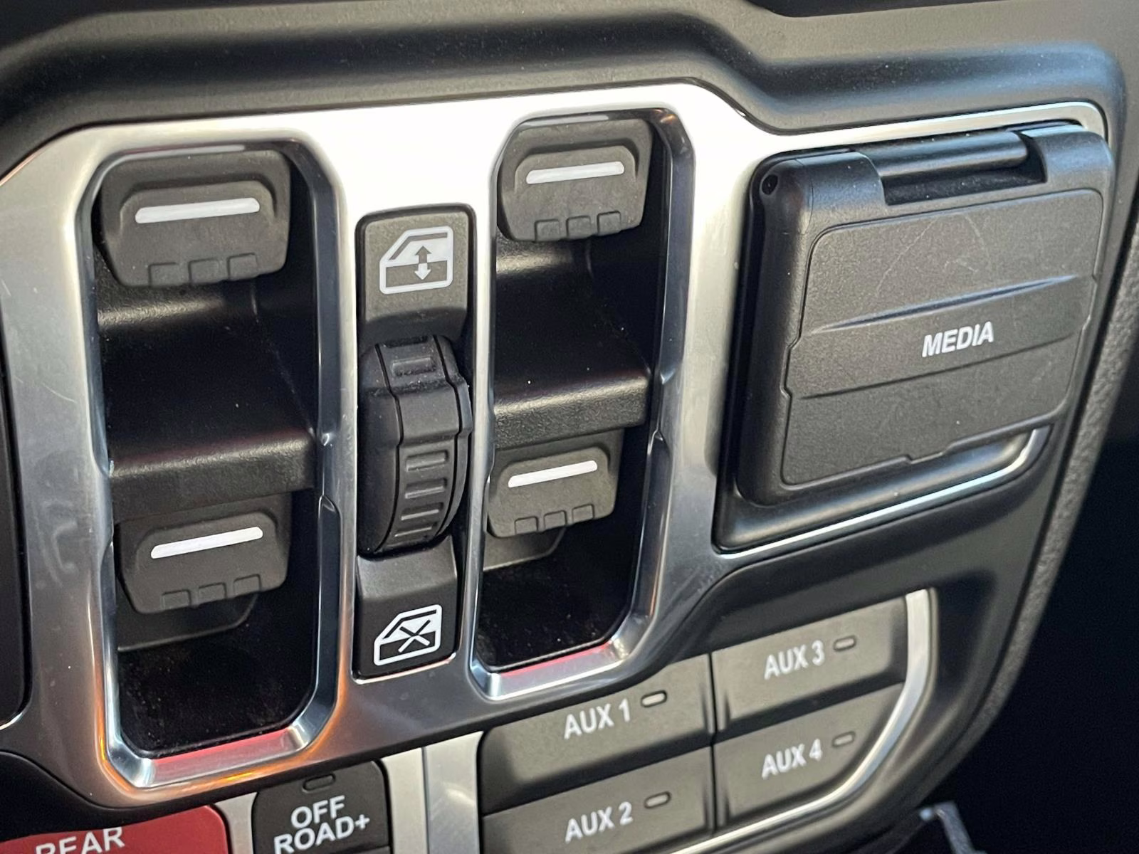 2024 Anvil Clear Coat Jeep Wrangler Rubicon X 4X4 SUV