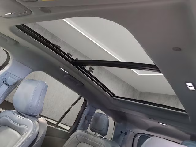 2020 Blue Diamond Metallic Lincoln Aviator Reserve AWD SUV