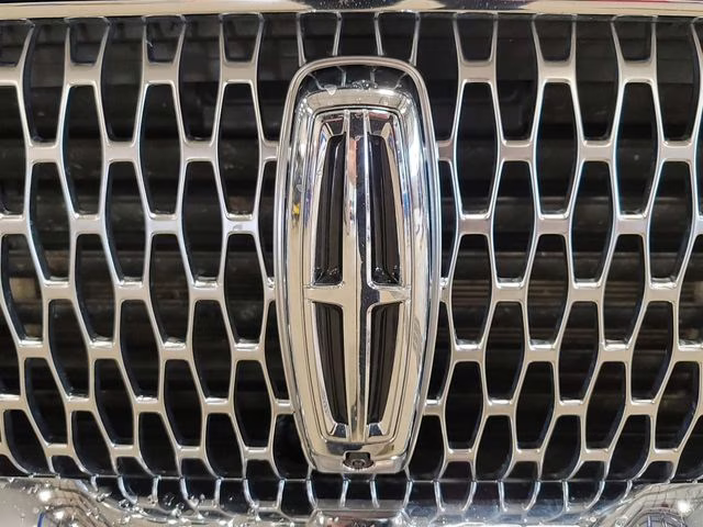 2020 Blue Diamond Metallic Lincoln Aviator Reserve AWD SUV