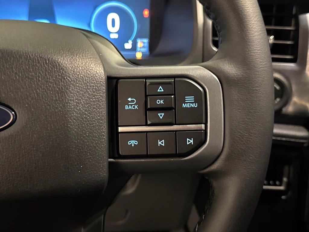 2025 Oxford White Ford F-150 Lightning Flash AWD Truck