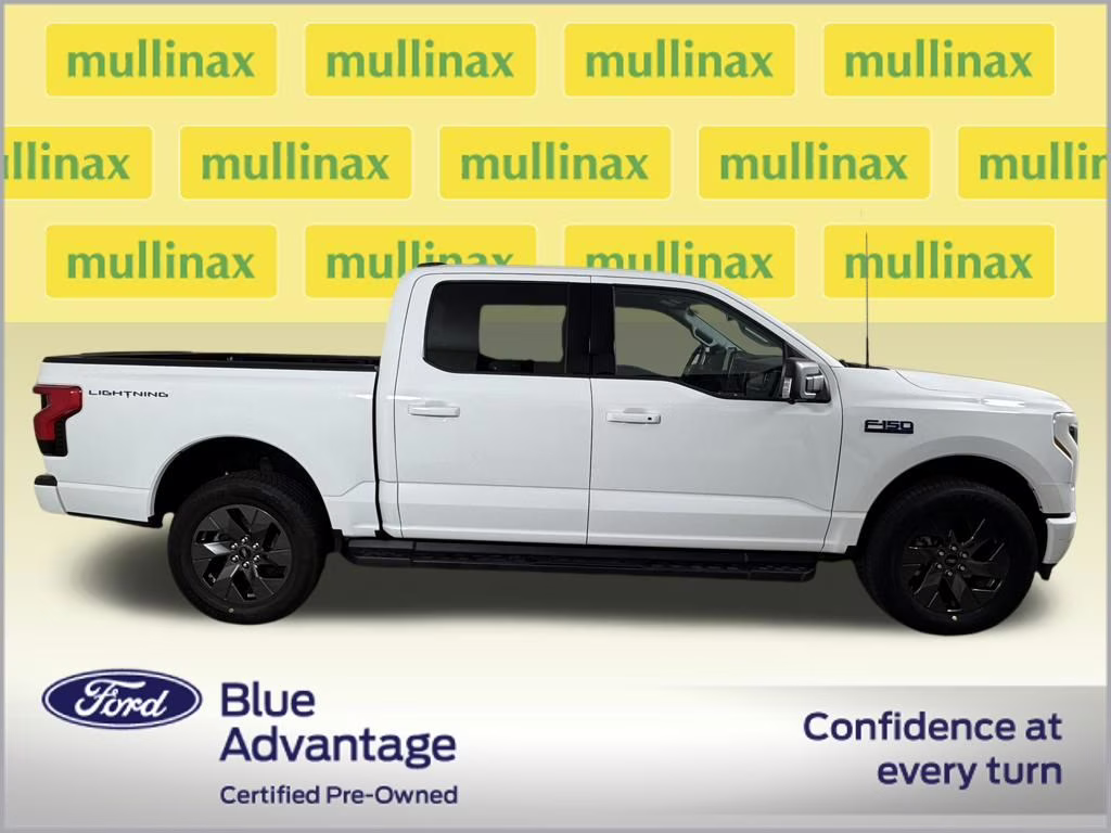 2025 Oxford White Ford F-150 Lightning Flash AWD Truck