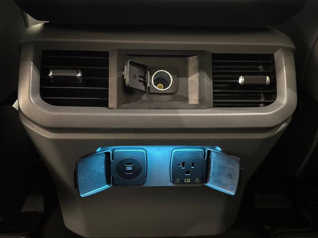 2025 Oxford White Ford F-150 Lightning Flash AWD Truck