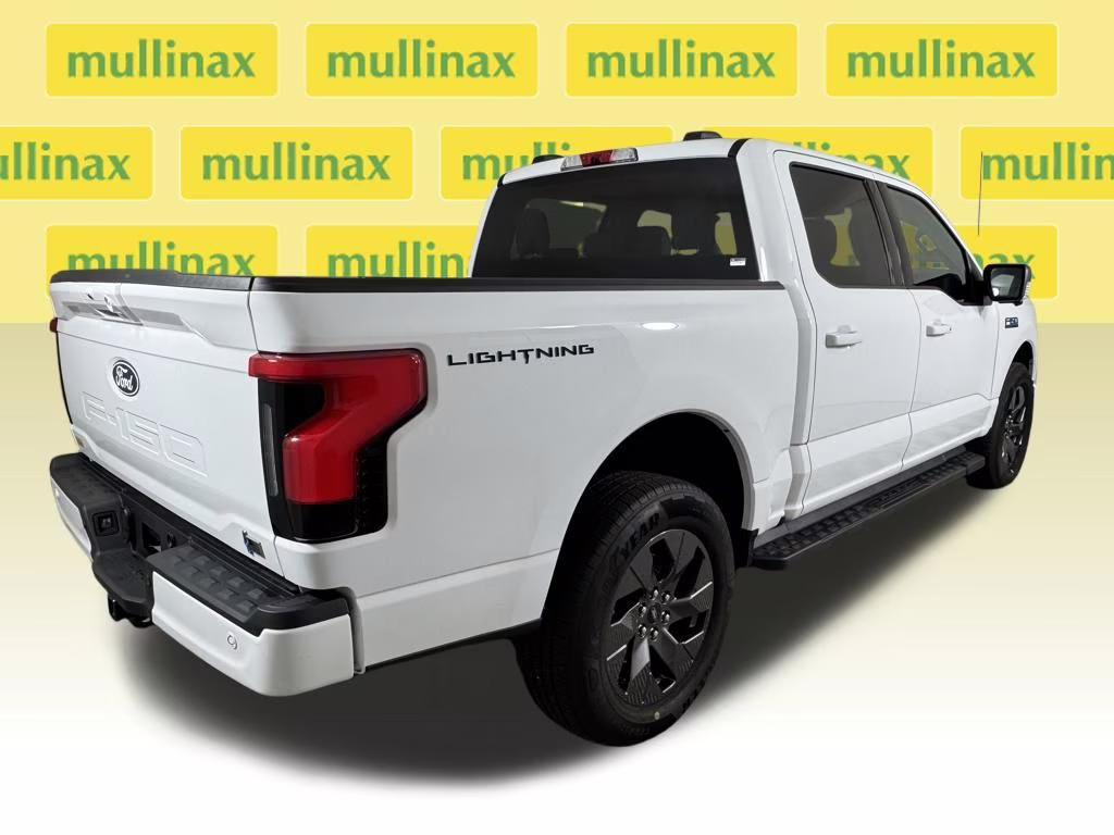 2025 Oxford White Ford F-150 Lightning Flash AWD Truck