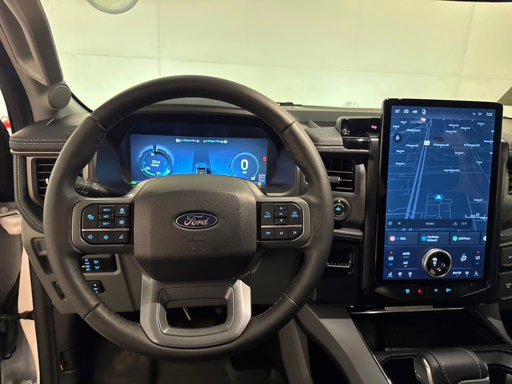 2025 Oxford White Ford F-150 Lightning Flash AWD Truck