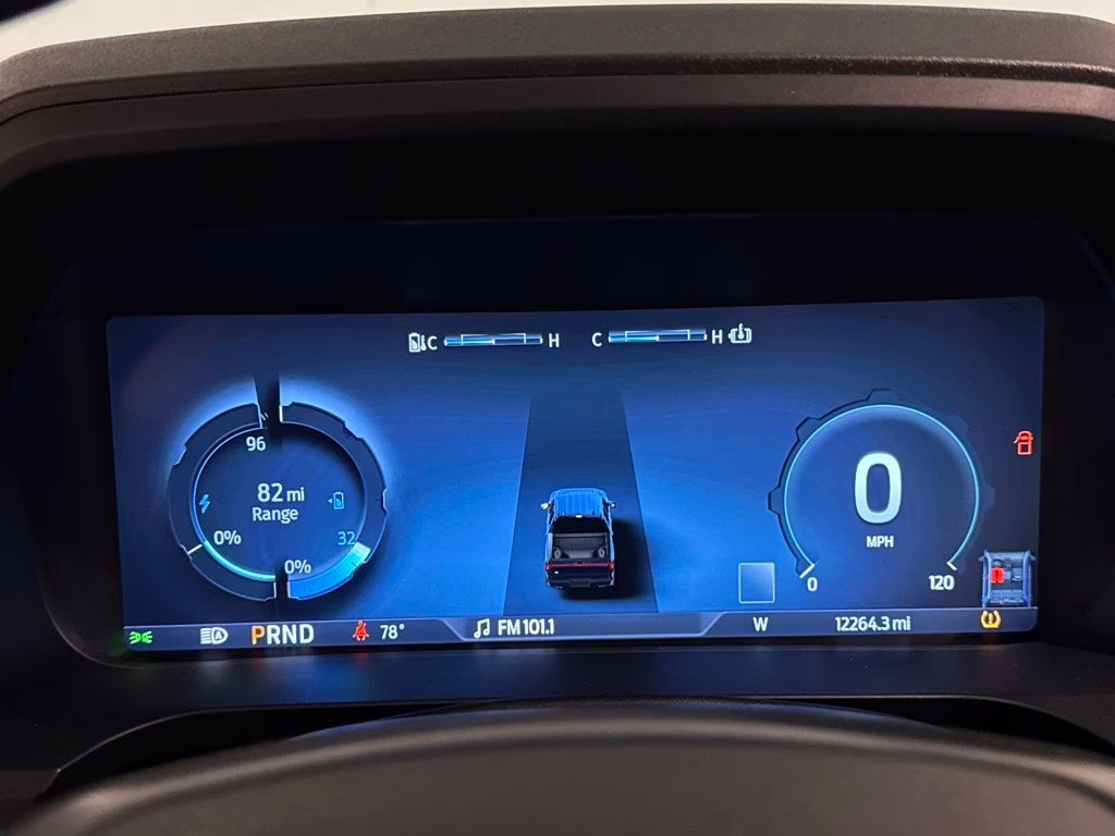 2025 Oxford White Ford F-150 Lightning Flash AWD Truck