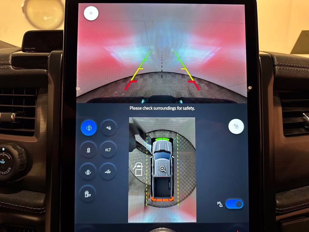 2025 Oxford White Ford F-150 Lightning Flash AWD Truck