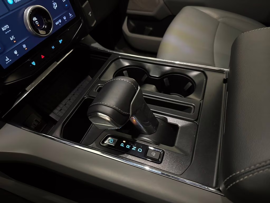 2025 Oxford White Ford F-150 Lightning Flash AWD Truck