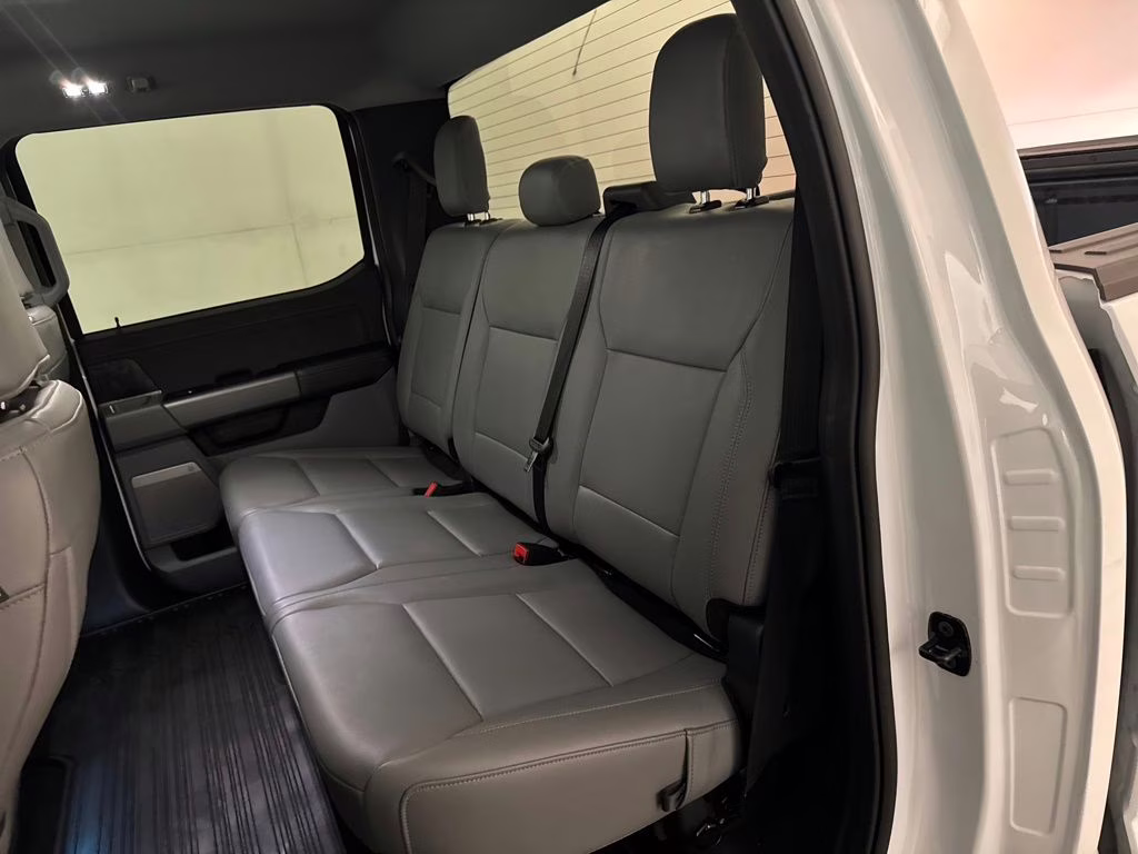 2025 Oxford White Ford F-150 Lightning Flash AWD Truck