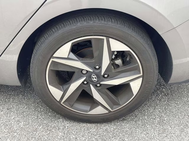 2023 Fluid Metal Hyundai Elantra SEL FWD Sedan