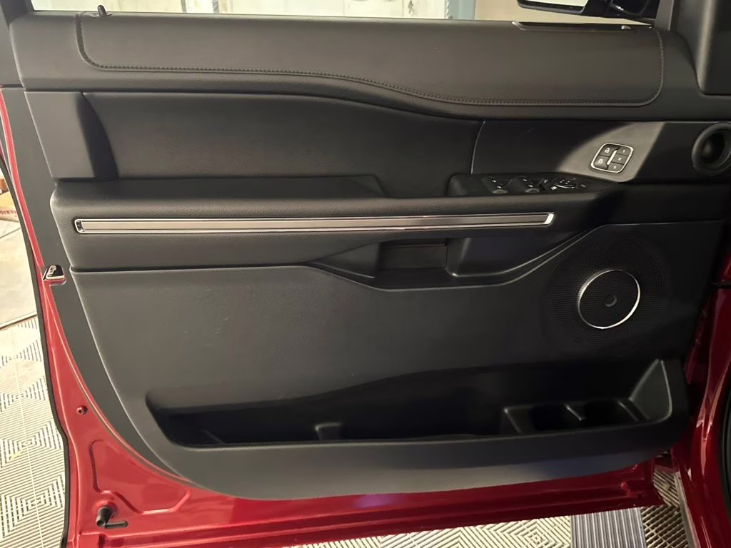 2021 Red Metallic Ford Expedition XLT RWD SUV