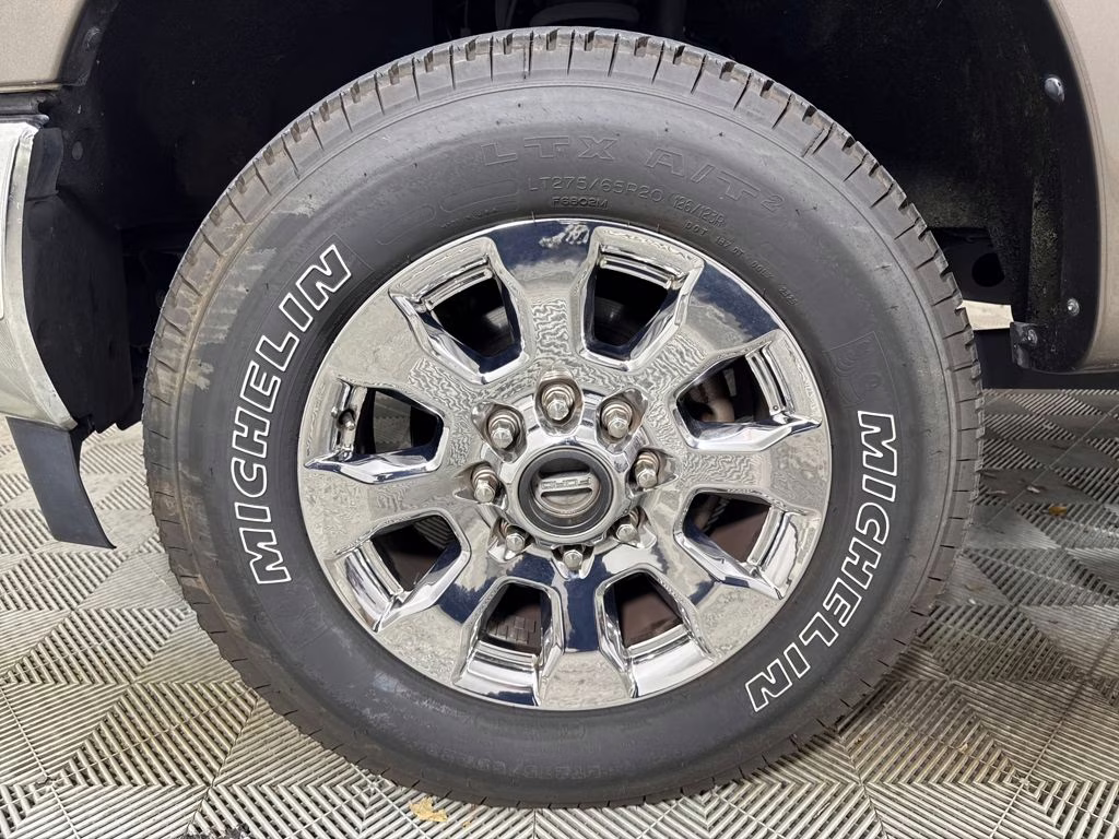 2018 White Gold Metallic Ford Super Duty F-250 SRW Lariat 4X4 Truck