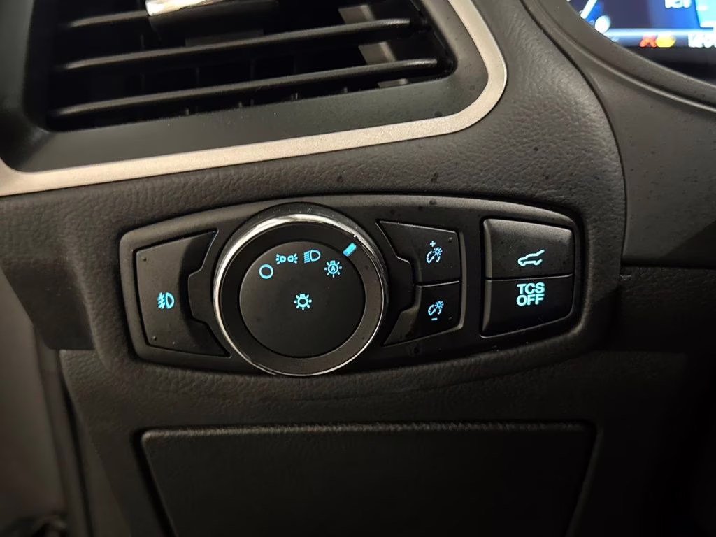 2024 Gray Metallic Ford Edge SEL AWD SUV