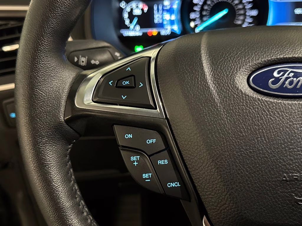 2024 Gray Metallic Ford Edge SEL AWD SUV