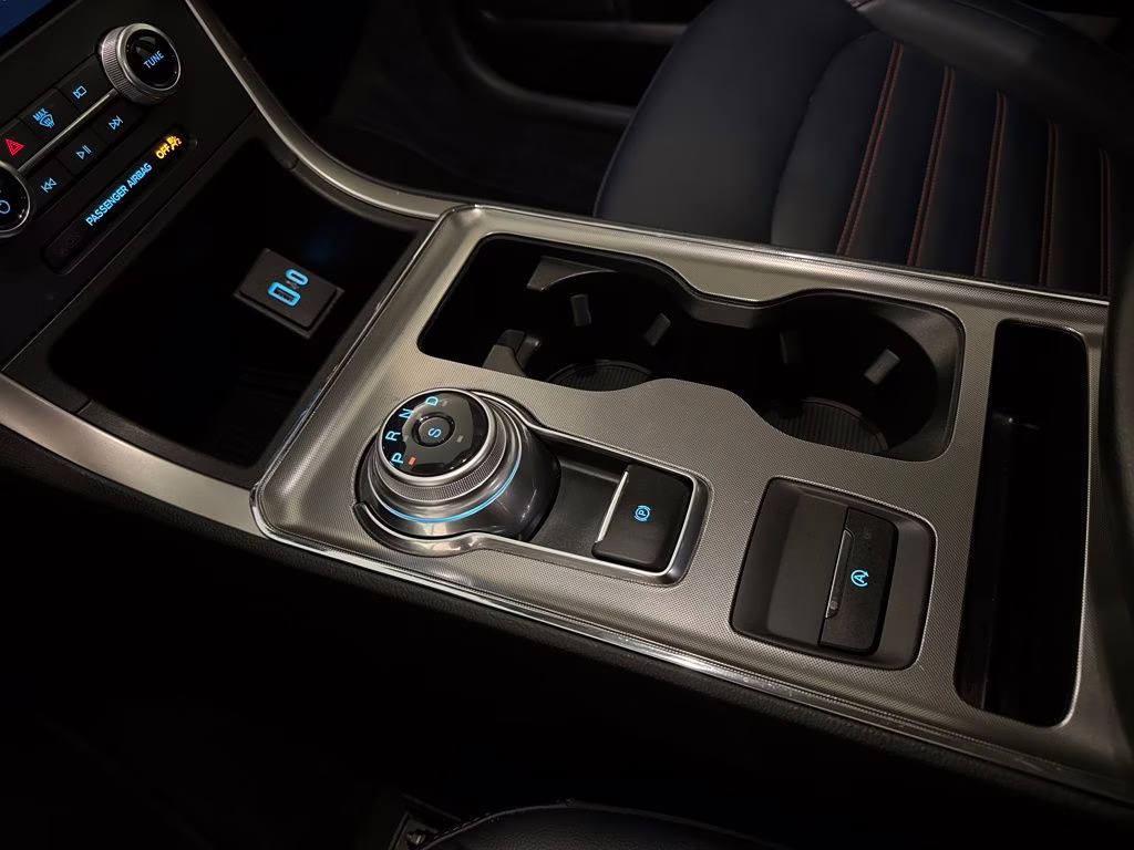 2024 Gray Metallic Ford Edge SEL AWD SUV