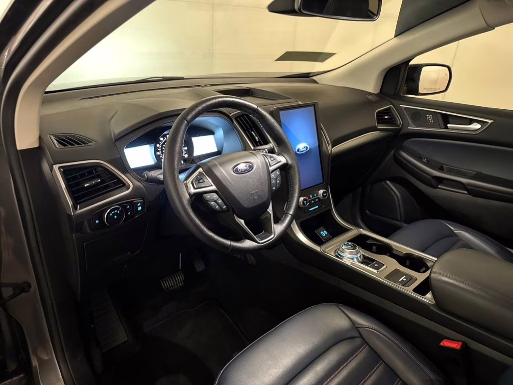 2024 Gray Metallic Ford Edge SEL AWD SUV