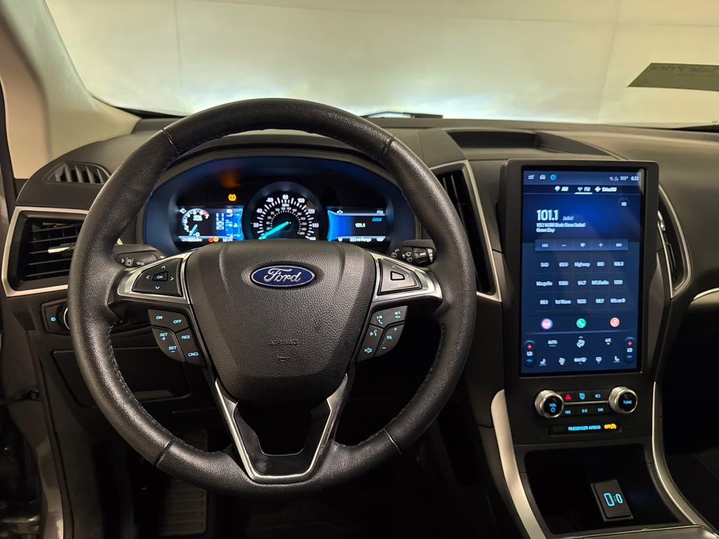 2024 Gray Metallic Ford Edge SEL AWD SUV