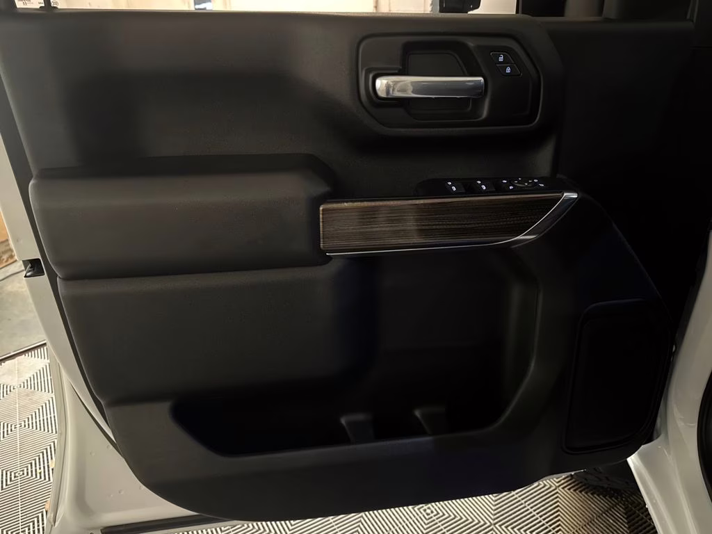 2022 Summit White Chevrolet Silverado 2500HD Custom 4X4 Truck