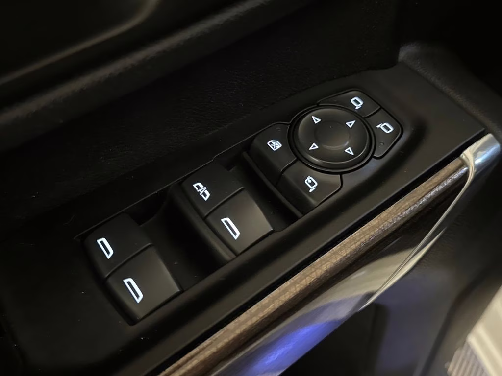 2022 Summit White Chevrolet Silverado 2500HD Custom 4X4 Truck