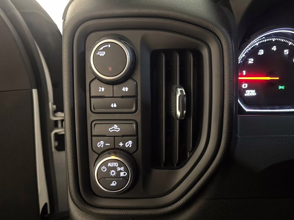 2022 Summit White Chevrolet Silverado 2500HD Custom 4X4 Truck