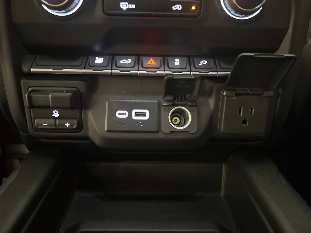 2022 Summit White Chevrolet Silverado 2500HD Custom 4X4 Truck