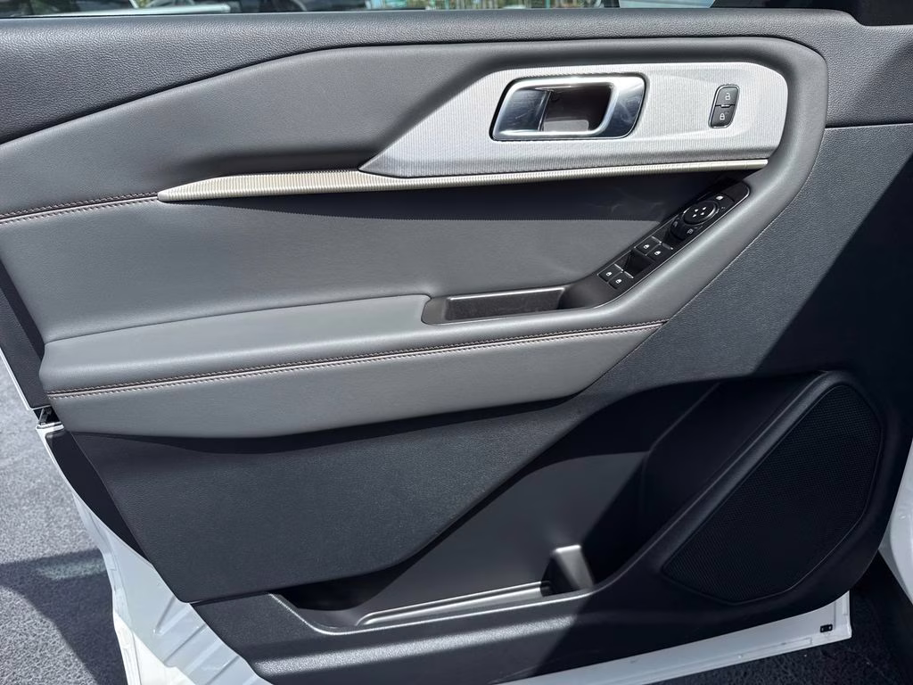 2026 Star White Metallic Tri-Coat Ford Explorer Active RWD SUV