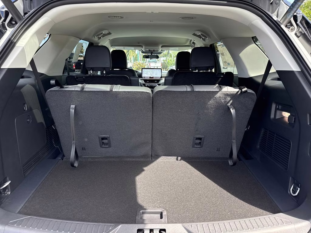 2026 Star White Metallic Tri-Coat Ford Explorer Active RWD SUV