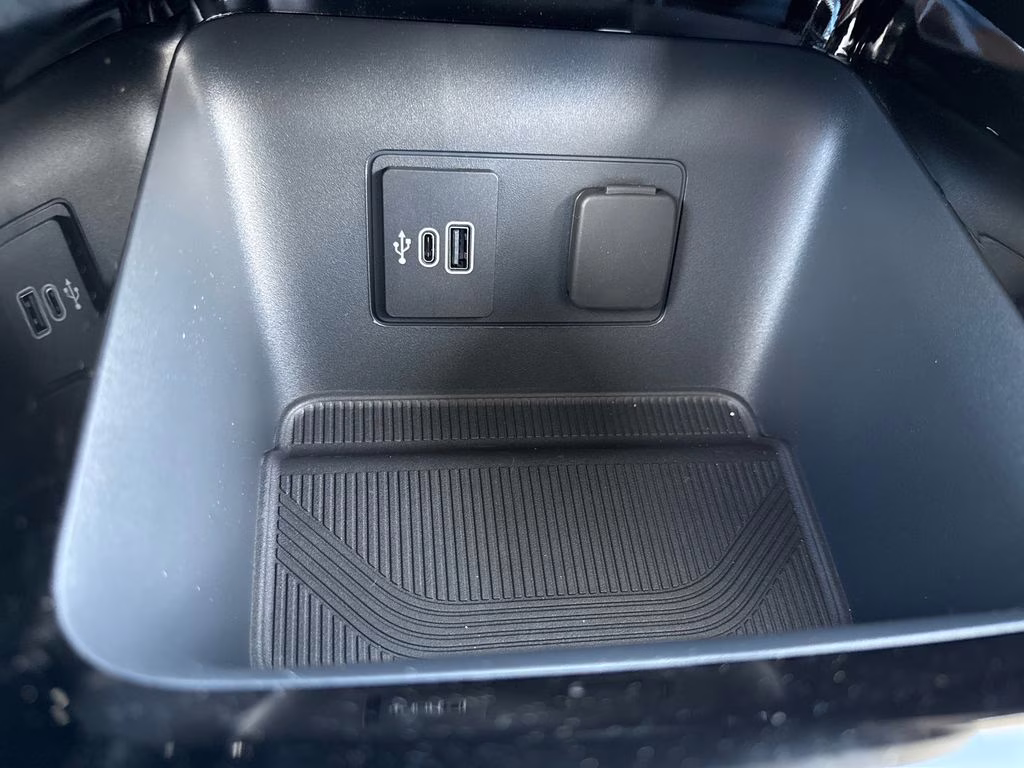 2026 Star White Metallic Tri-Coat Ford Explorer Platinum 4X4 SUV