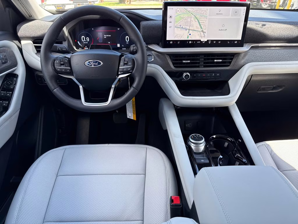 2026 Star White Metallic Tri-Coat Ford Explorer Platinum 4X4 SUV