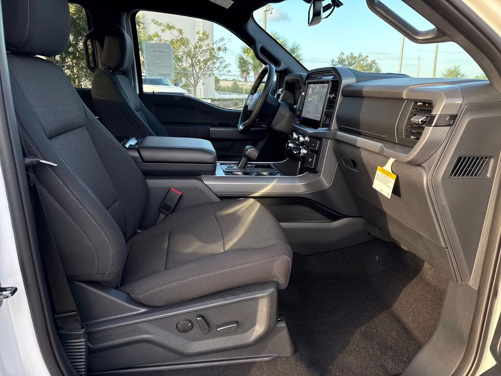 2026 Oxford White Ford F-150 XLT 4X4 Truck