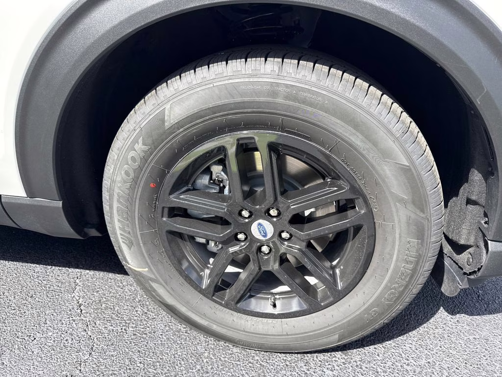 2026 Star White Metallic Tri-Coat Ford Explorer Active RWD SUV