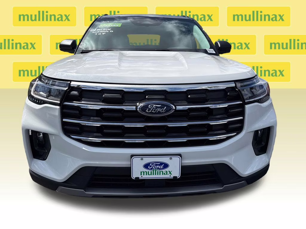 2026 Star White Metallic Tri-Coat Ford Explorer Active RWD SUV
