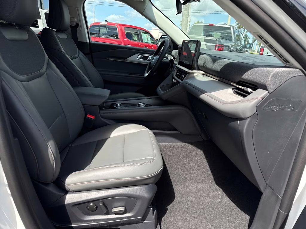 2026 Star White Metallic Tri-Coat Ford Explorer Active RWD SUV