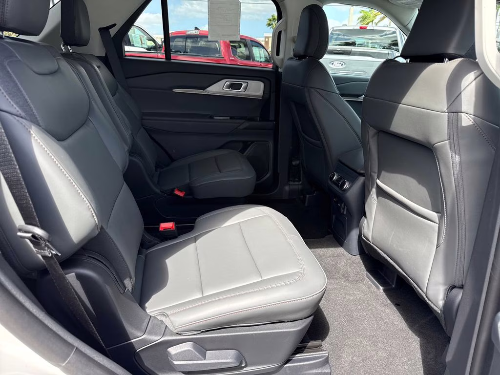 2026 Star White Metallic Tri-Coat Ford Explorer Active RWD SUV