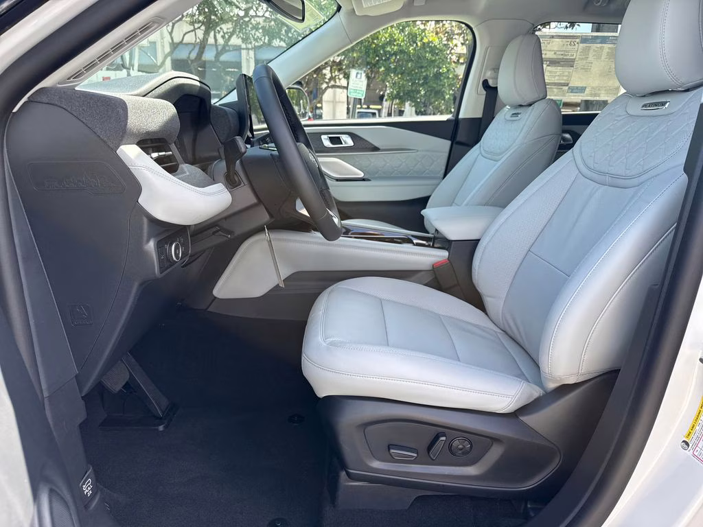 2026 Star White Metallic Tri-Coat Ford Explorer Platinum 4X4 SUV