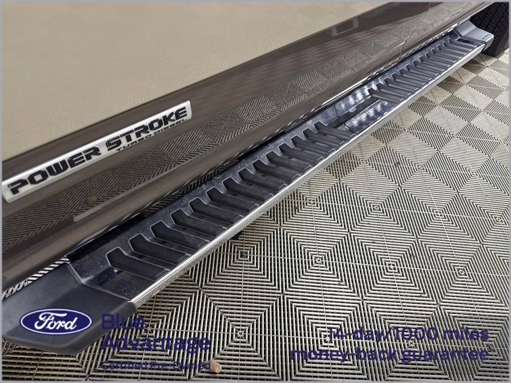 2018 White Gold Metallic Ford Super Duty F-250 SRW Lariat 4X4 Truck