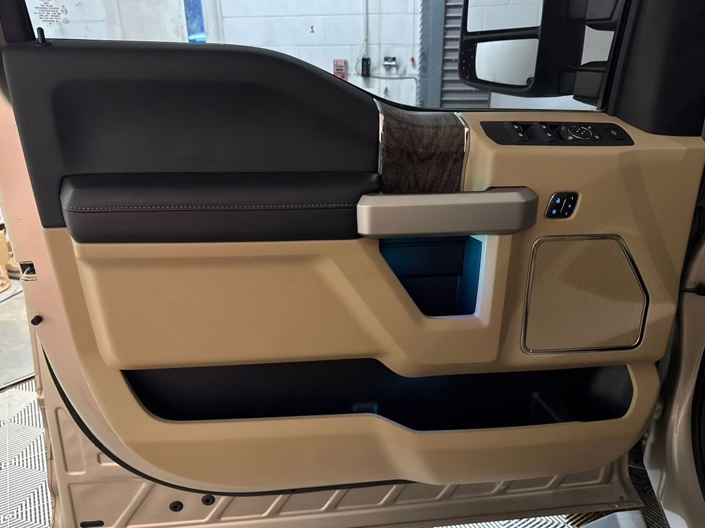 2018 White Gold Metallic Ford Super Duty F-250 SRW Lariat 4X4 Truck