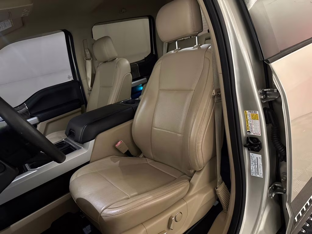 2018 White Gold Metallic Ford Super Duty F-250 SRW Lariat 4X4 Truck