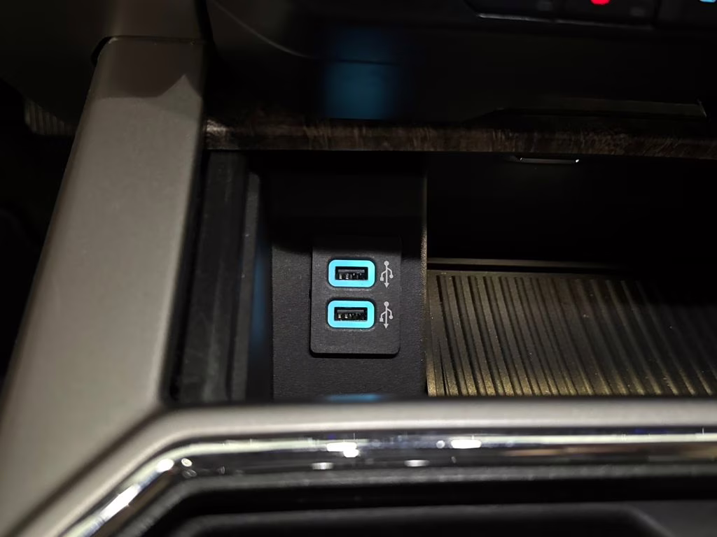 2018 White Gold Metallic Ford Super Duty F-250 SRW Lariat 4X4 Truck