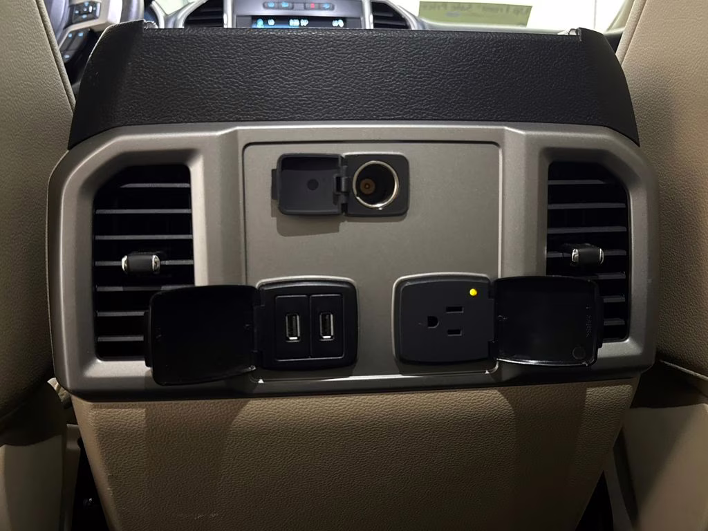 2018 White Gold Metallic Ford Super Duty F-250 SRW Lariat 4X4 Truck