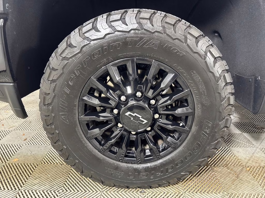 2022 Summit White Chevrolet Silverado 2500HD Custom 4X4 Truck