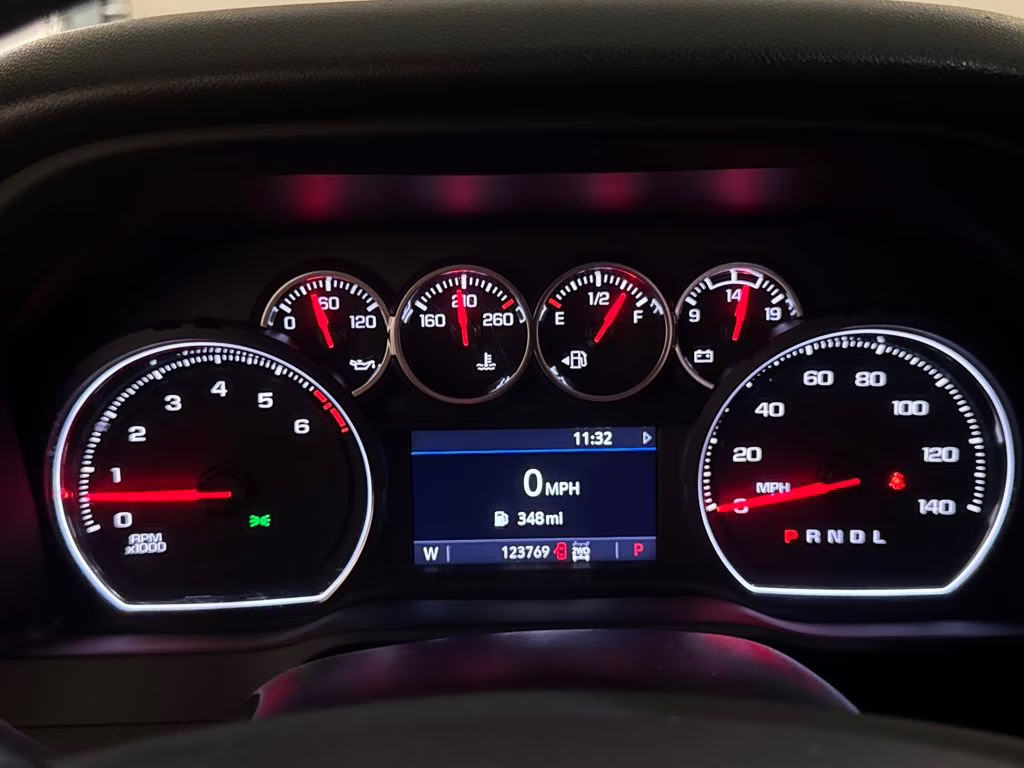 2022 Summit White Chevrolet Silverado 2500HD Custom 4X4 Truck