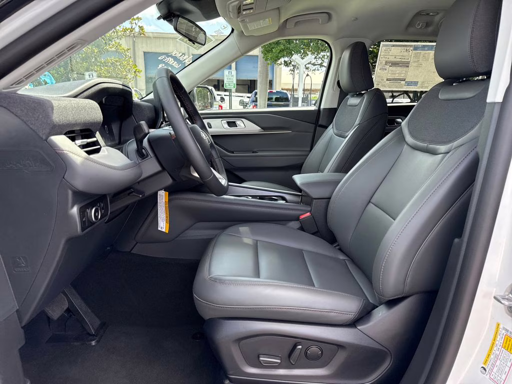 2026 Star White Metallic Tri-Coat Ford Explorer Active RWD SUV