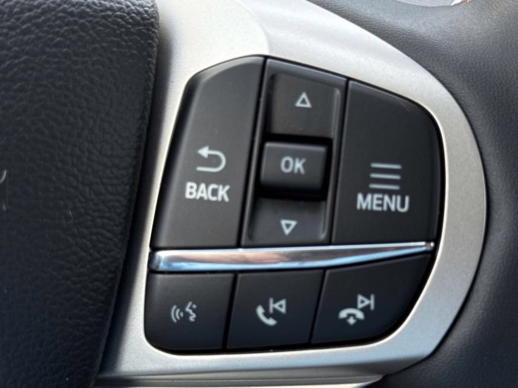 2026 Star White Metallic Tri-Coat Ford Explorer Active RWD SUV