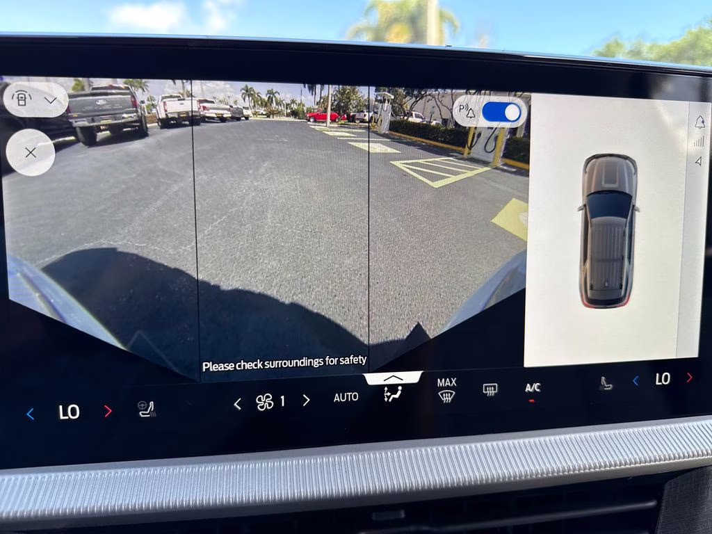 2026 Star White Metallic Tri-Coat Ford Explorer Platinum 4X4 SUV