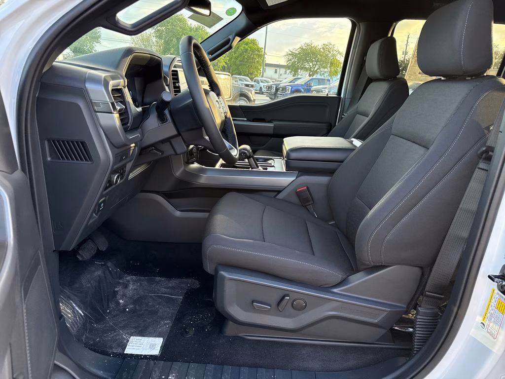 2026 Oxford White Ford F-150 XLT 4X4 Truck